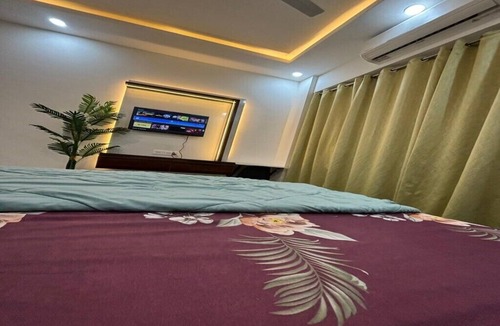 Greater Noida Apartment | Tranquil studio with AC in enjoyable Greater Noida location
