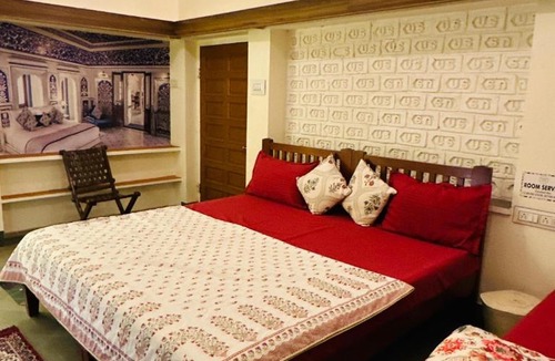 Mansagar Lake Hostel | Travellers Village