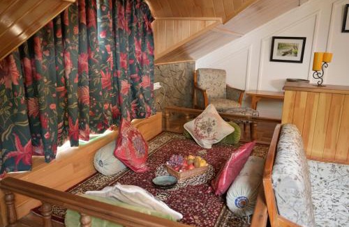 Nishat-Shalimar House | Tree of Life Lakeside Cottage, Srinagar