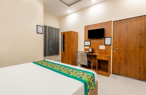 Shahjahanpur Hotel | Treebo Ayodhya Grand