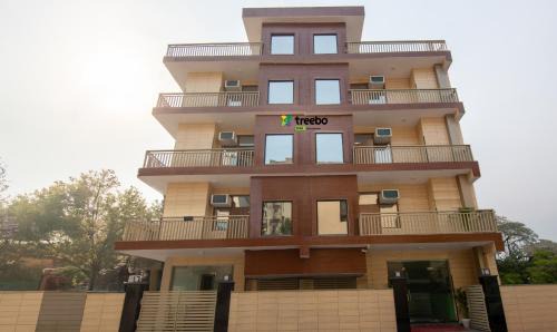 Sector 62 Hotel | Treebo Elite Corporate, Sector 62