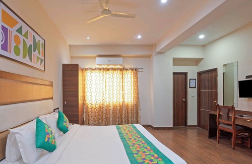 Bullawala Hotel | Treebo Golden Leaf DDN