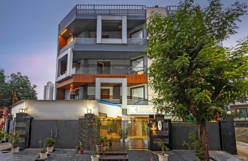 Sector 70 Bed & Breakfast | Treebo Noida Business Suites