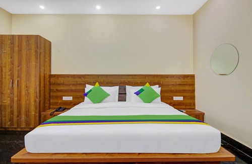 Noida Hotel | Treebo The Eden Roc