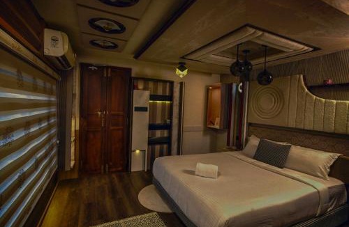 Aryad South Boat Rental | Tropikal cruise