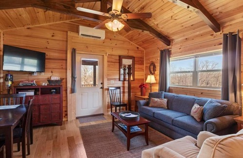 Tryon House | Tryon Tiny Cabin #3 minutes from Equestrian Center