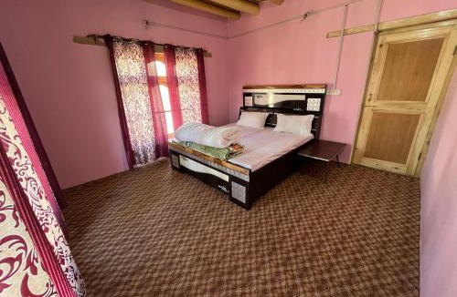 She House | Tsetanpa homestay