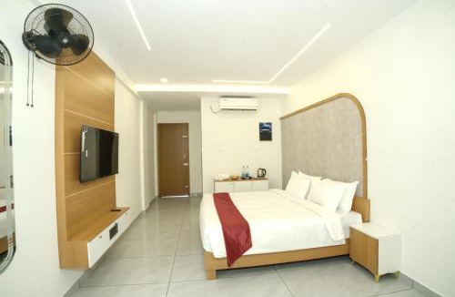 Ponnani Hotel | UK Plaza