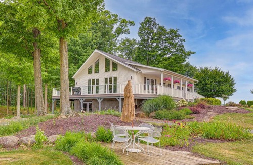 Town of Varick House | Unplug & Unwind! Romulus Family Gem w/Swim Pond