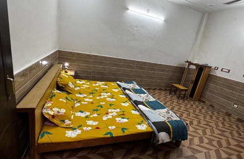 Auli Villa | UP32 Homestay -nearby Medanta pallassio lulu Pgi airport