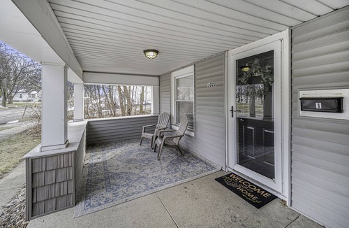 Jackson Apartment | Updated Modern & Spacious 2 bed Apartment Near Everything!