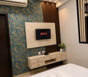 Raipur Apartment | Urban Luxury Retreat ,Netflix ,Private Balcony