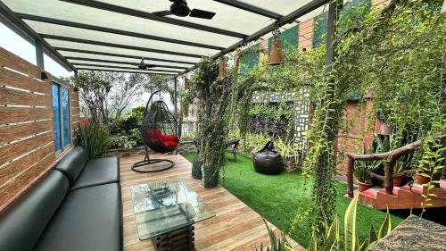 Kolkata Apartment | Urban Wooden Cottage Retreat