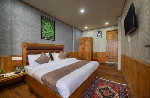 Fagu Hotel | Valley Vista Rooms l Restaurant and Cafe l Forest Treks l Kufri by Exotic Stays