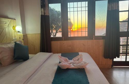 Kasauli House | Vanasathli I Near Mall Road Kasauli I Open Garden & Rooftop