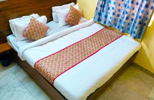 Gopalbari Hotel | Vasant Stays By Amisha Palace - 5 Min Walk to Railway Station