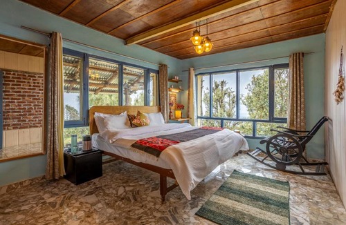 McLeod Ganj Hostel | Vibe Hostel Naddi - Near Dal Lake