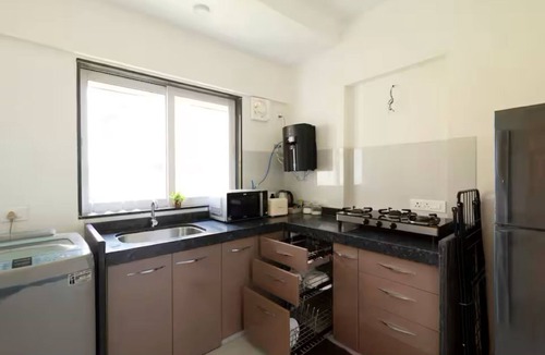 Kalina Apartment | Vibrant, Elegant 2bhk Apt near BKC/Gym Access