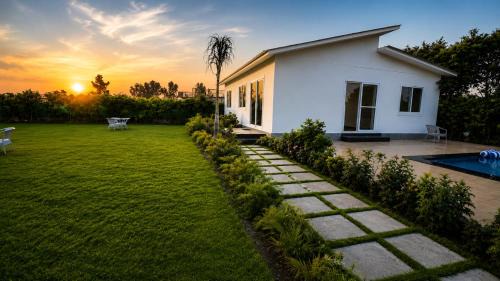 Noida House | Vijay Laxmi Farm House