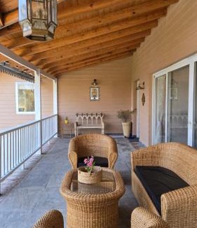 Majkhali House | Vistara Lux Pvt room in Ranikhet w Valley Views