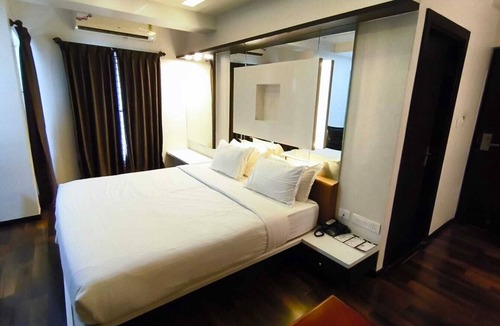 Vasanth Nagar Hotel | VN Alpha Suites