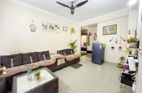 Vrindavan Apartment | Vrindavan Divine Nest Near Prem Mandir and Iskcon -2BHK Apartment #Lift #ACRooms #Wifi #Family #Couple #FreeParking #Park #2Rooms 2-6 People