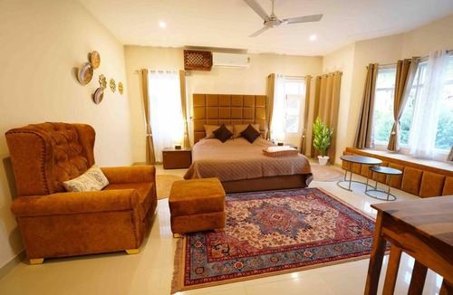 Nishat-Shalimar Apartment | Walisons Homestay Spirea 3 - BHK with Balcony B2