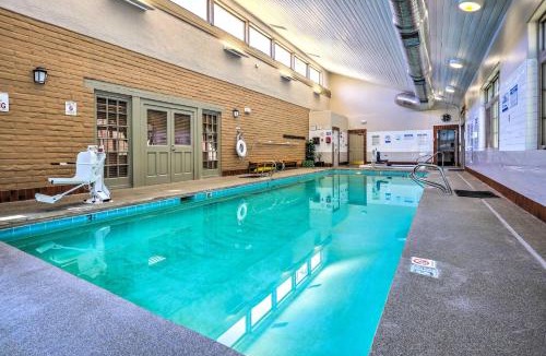Northeast Santa Fe House | Walk to Santa Fe Plaza: Condo w/Pool & Hot Tub!