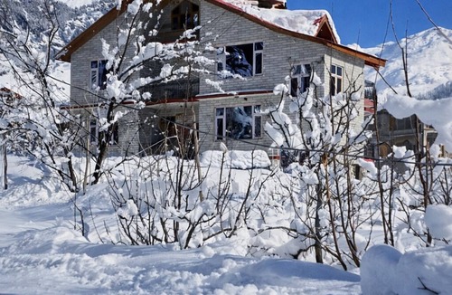 New Manali Cottage | Welcome to Golden Grove – your peaceful escape where comfort meets nature.”