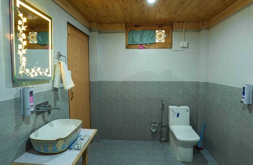 Banjar Bed & Breakfast | Western Tragopan Cottage