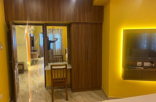 Kalapettai Hotel | White Yellow Residency
