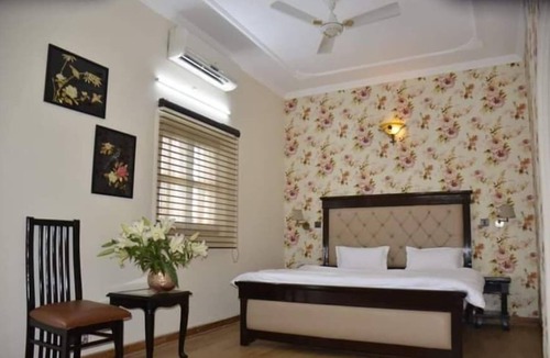 Solan Hotel | Winsum near Mohan Meakin's Brewery