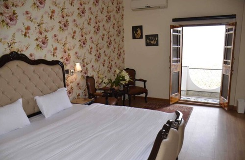 Solan Hotel | Winsum near Mohan Meakin's Brewery