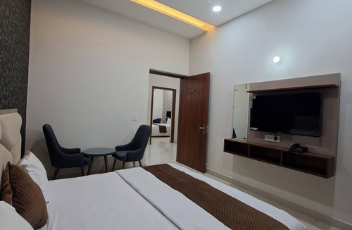 Ludhiana Hotel | Wishotel Xpress Hotel Crown Classic Villa