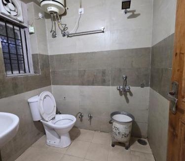 Kufri Bed & Breakfast | Woods Imperial bnb