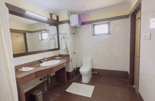 Sahibganj Hotel | WORMWOOD SYNERGY SRIYASH REGENCY