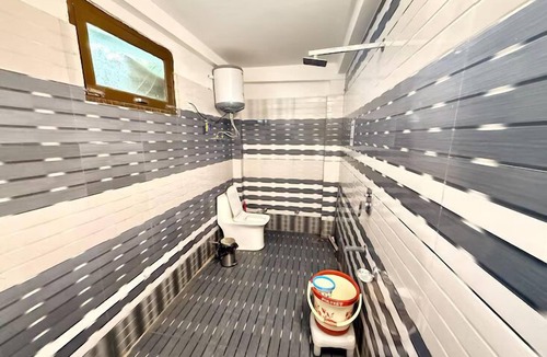 Tosh Hotel | Yellowjackets Hotel Tosh