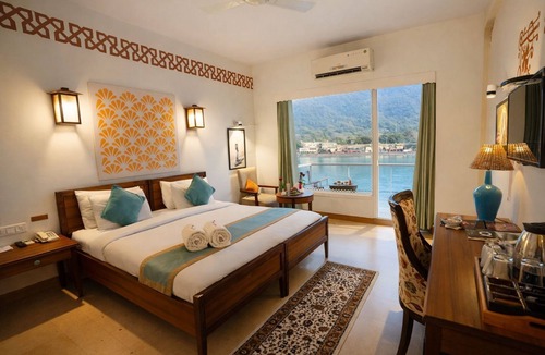 Rishikesh Hotel | Yog Niketan by Sanskriti