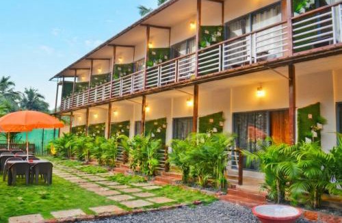 Morjim Hotel | YogiTree Beach Resort & Cafe - 100m from Morjim Beach