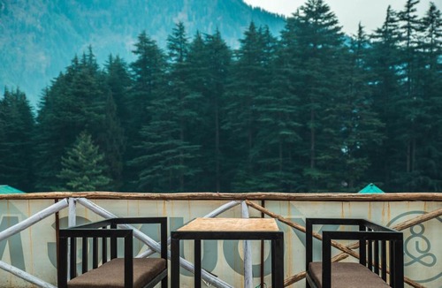Old Manali Hostel | Young Monk Hostel & Cafe Old Manali