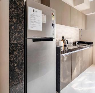Khar House | Zen B - Stylish Private Room in Shared 3BHK
