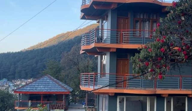 12 Monks - Dharamkot, Upper Bhagsu, McLeodGanj