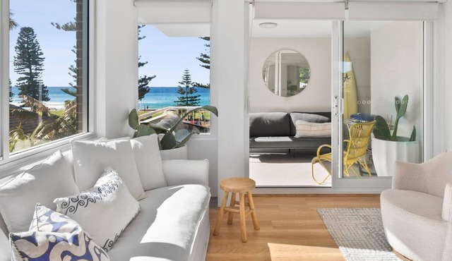 2 Bedroom Apartment with views of Manly Beach! in Manly