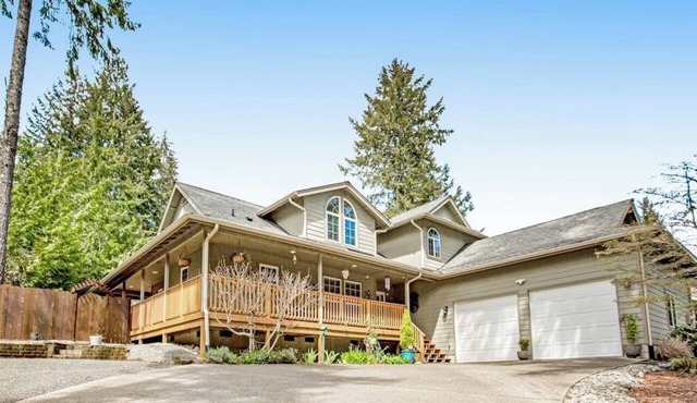 3BR Golf Course View in Allyn