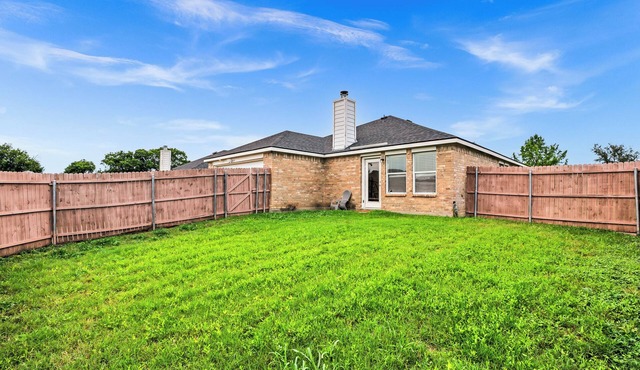 4 Bedroom 2 Bath, Workspace, King Bed, Pets OK in Lancaster