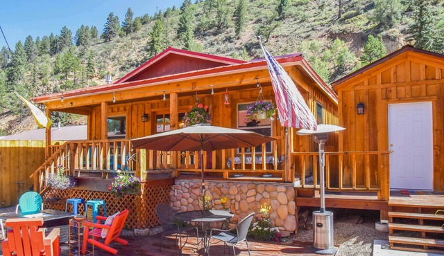 4 Units in Red River: Mtn Views, Steps to Main St in Red River