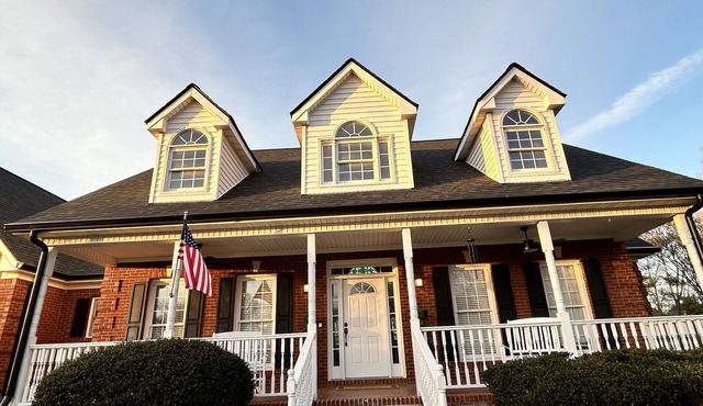 5 min-downtown Monroe, & Wedding Venues. UGA Stanford Stadium just 20 minutes! in Monroe