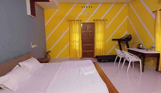 A/c Deluxe bedroom With Balconey