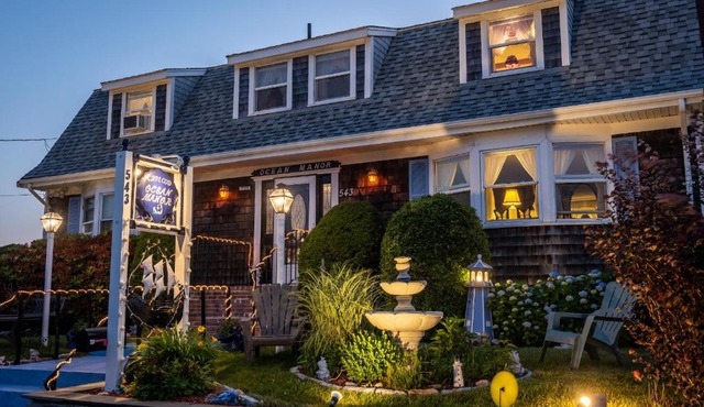 A Cape Cod Ocean Manor Inn in Hyannis