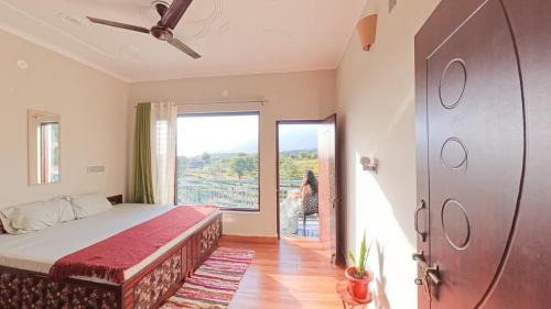 Aahista Stays- Mountain view homestay